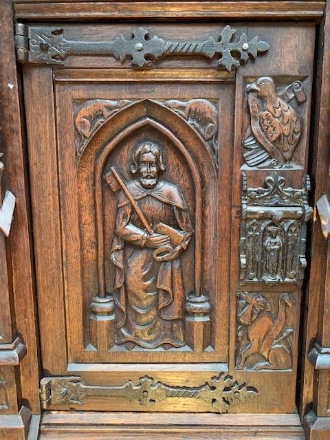1 Gothic - style Cabinet With Imaginations Of St. Michael & The 4 Evangelists