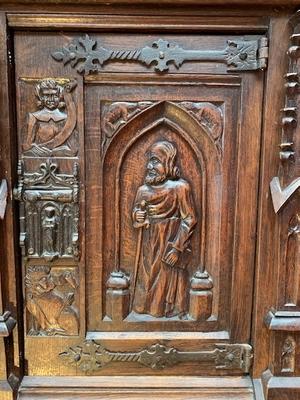 Cabinet With Imaginations Of St. Michael & The 4 Evangelists style Gothic - style en Oak wood, France 19th century