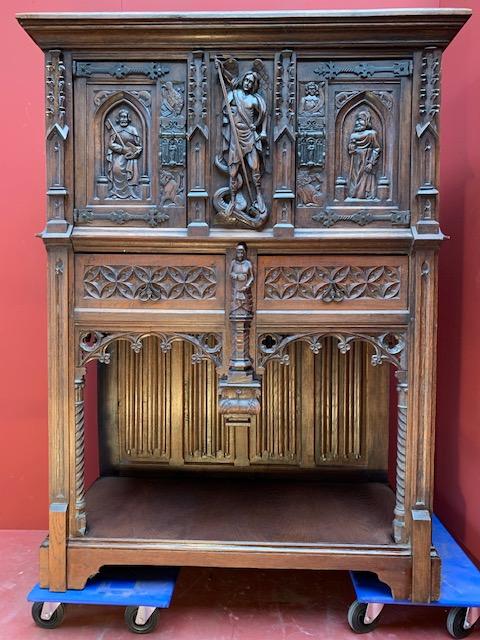 1 Gothic - style Cabinet With Imaginations Of St. Michael & The 4 Evangelists