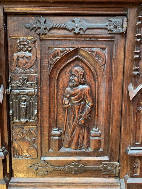 1 Gothic - style Cabinet With Imaginations Of St. Michael & The 4 Evangelists