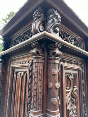 Cabinet With Original Key & Locks style Gothic - Style en Wood Oak, France 19 th century ( Anno 1865 )