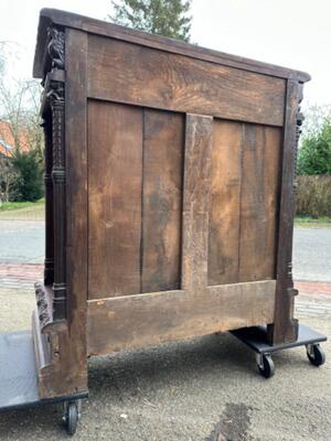 Cabinet With Original Key & Locks style Gothic - Style en Wood Oak, France 19 th century ( Anno 1865 )