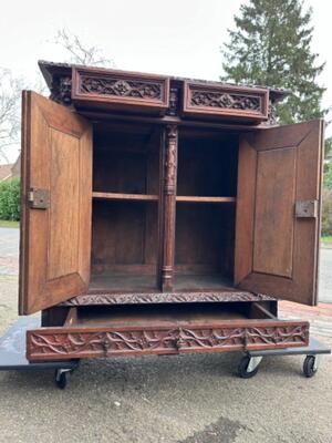 Cabinet With Original Key & Locks style Gothic - Style en Wood Oak, France 19 th century ( Anno 1865 )