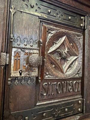 Cabinet With Secred Space style Gothic - Style en Oak wood, France 19 th century