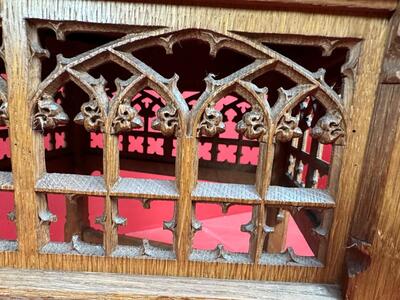 Chair style Gothic - Style en Oak Wood / Red Velvet, Belgium  19 th century ( Anno 1885 )