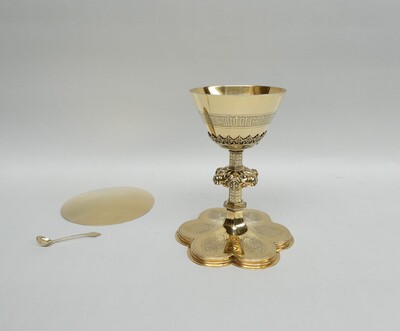 Chalice By: Jean-Baptiste Van Damme ( 1863 - 1917 ) style Gothic - Style en Full - Silver / Silver Marks Present / Stones, Bruges - Belgium  19 th century