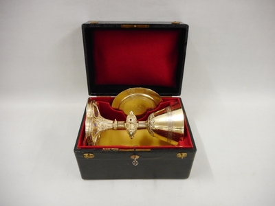 Chalice Original Paten Spoon And Case. Signed : Bourdon style Gothic - style en Full - Silver / Stones / Enamell Medallions, Belgium 19th century ( 1875 )