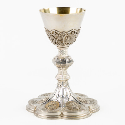 Chalice With Original Case. By Silversmith : Delheid FrèRes style Gothic - Style en Full - Silver / Silver Marks Present /  (950/1000)., Brussels - Belgium 19 th century