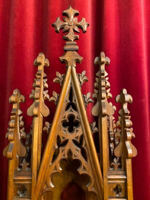 Chapel style Gothic - Style en Walnut wood / Red Velvet, France 19 th century ( Anno 1890 )