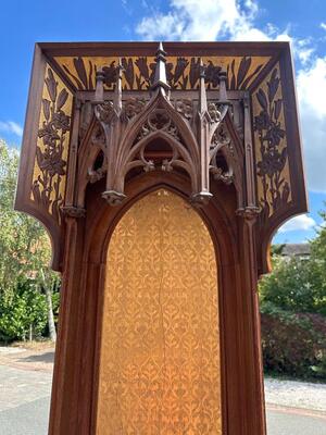 Chapel style Gothic - Style en Walnut wood , Spain 19 th century ( Anno 1865 )