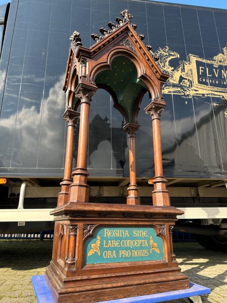 1 Gothic - Style Chapel