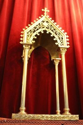 Chapel style Gothic - style en Brass / Bronze / Polished and Varnished, France 19th century