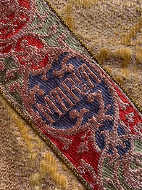 1 Gothic - style Chasuble