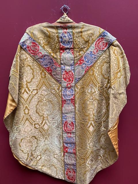 1 Gothic - style Chasuble