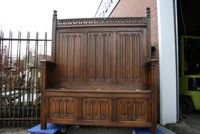 1 Gothic - Style Choir Seat