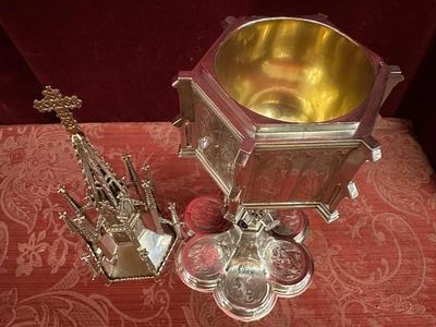 1 Gothic - Style Ciborium