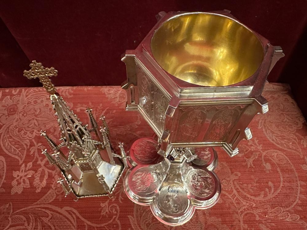 1 Gothic - Style Ciborium