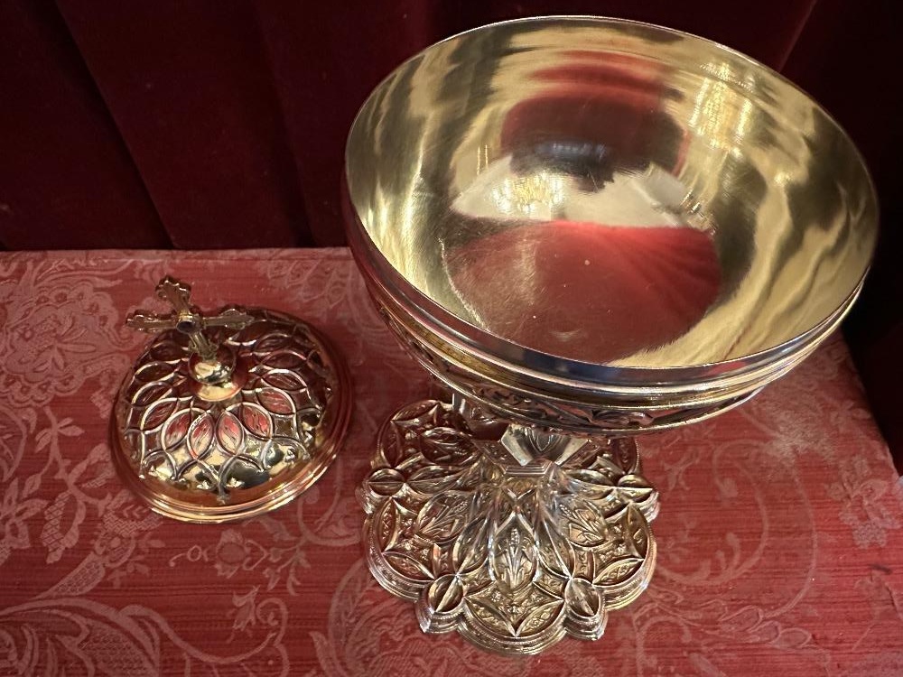 1 Gothic - Style Ciborium Weight: 1.15 Kgs !