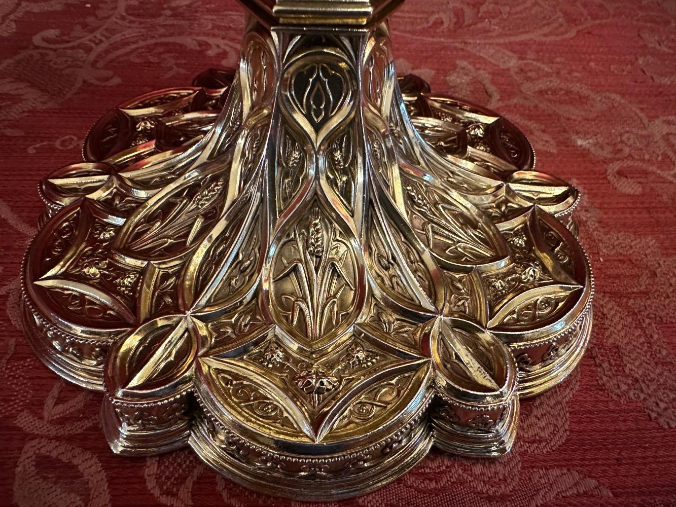 1 Gothic - Style Ciborium Weight: 1.15 Kgs !