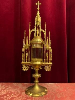 Cilinder Monstrance.  style Gothic - style en Brass /Bronze / Gilt / Glass Cillinder, Belgium 19th century ( anno 1875 )