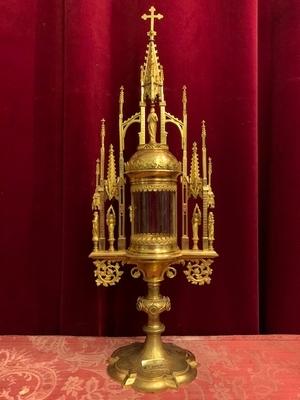 Cilinder Monstrance.  style Gothic - style en Brass /Bronze / Gilt / Glass Cillinder, Belgium 19th century ( anno 1875 )