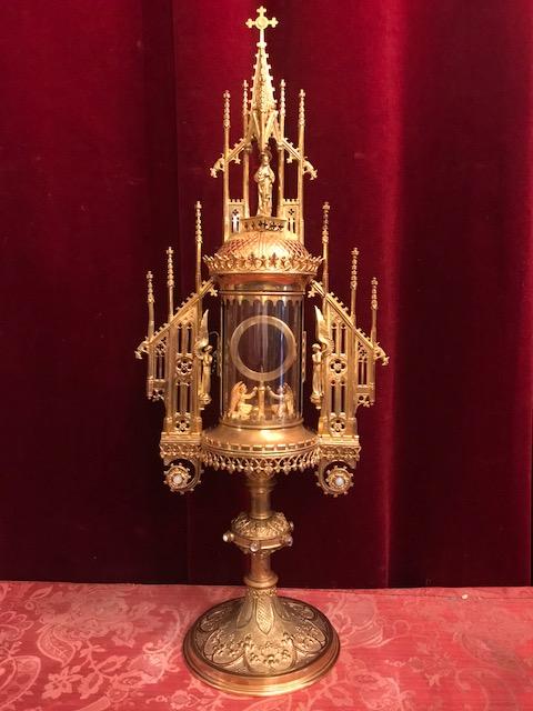1 Gothic - style Cilinder Monstrance.