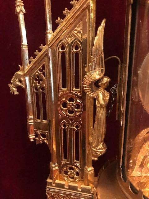 1 Gothic - style Cilinder Monstrance.