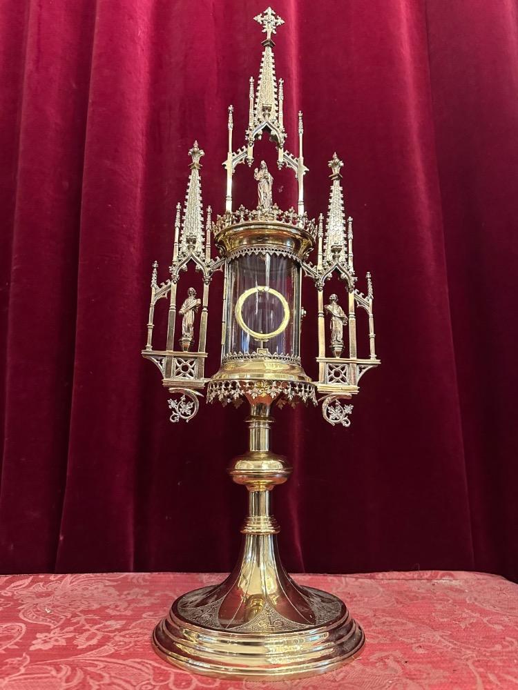 1 Gothic - Style Cillinder Monstrance