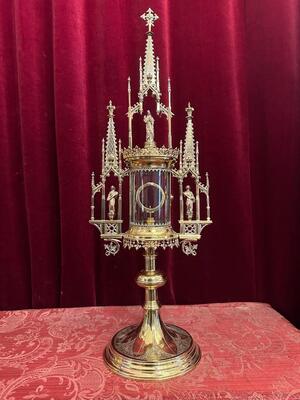1 Gothic - Style Cillinder Monstrance