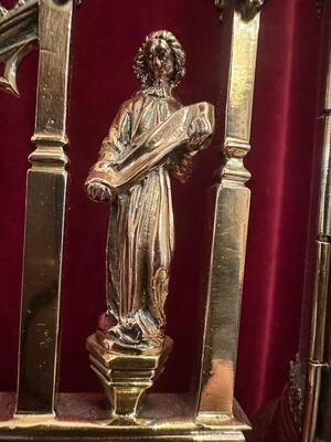 1 Gothic - Style Cillinder Monstrance