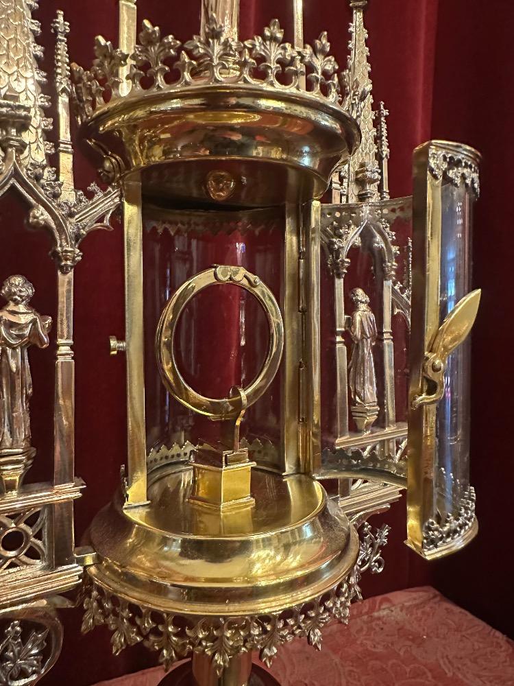 1 Gothic - Style Cillinder Monstrance