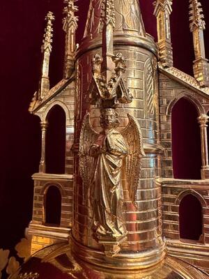 1 Gothic - Style Cillinder Monstrance