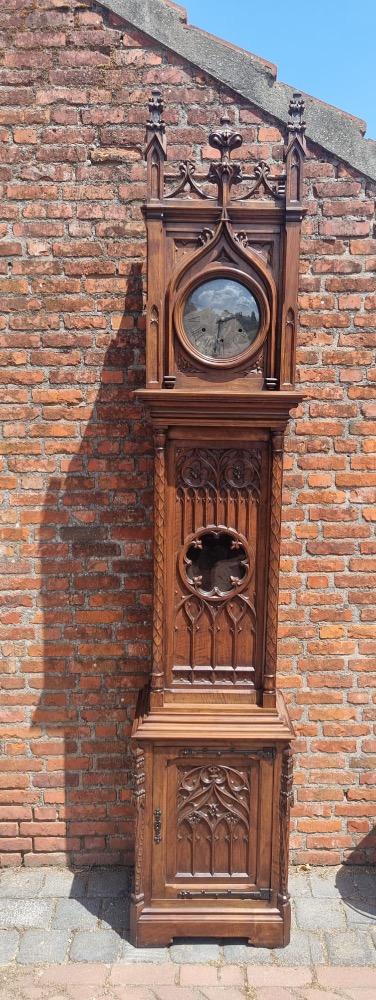 1 Gothic - Style Clock Expected !