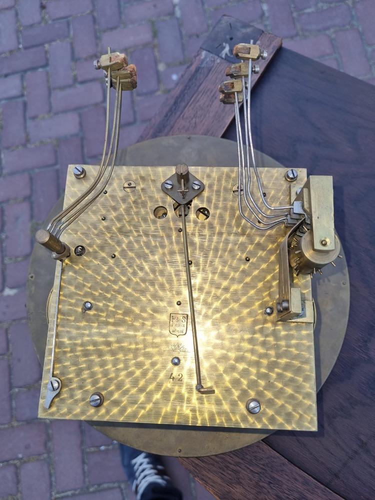 1 Gothic - Style Clock Expected !