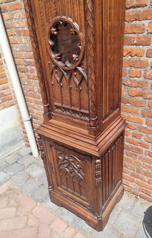 1 Gothic - Style Clock Expected !