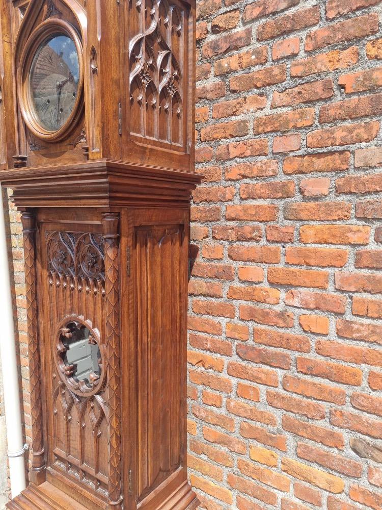 1 Gothic - Style Clock Expected !