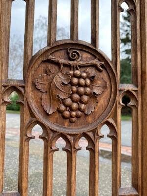 Communion - Kneeler style Gothic - Style en Oak wood, Belgium  19 th century ( Anno 1885 )