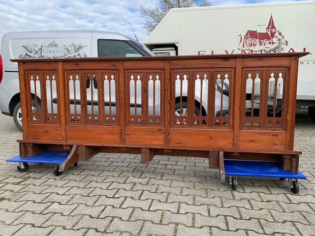 1 Gothic - style Communion Rail