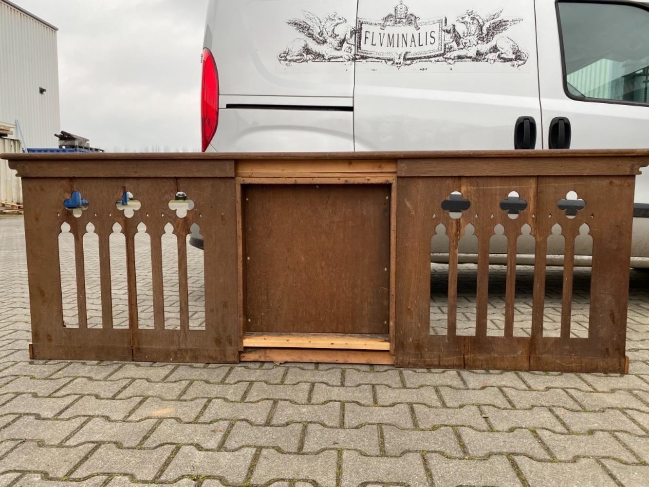 1 Gothic - style Communion Rail