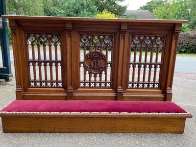 Communion Rail Completely & Professionally Refit According To The Traditional Methods And With Original Materials. style Gothic - Style en Oak Wood Red Velvet, Belgium 19 th century ( Anno 1875 )