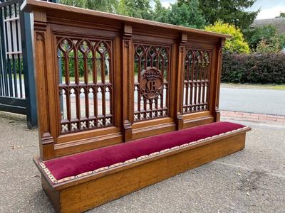 Communion Rail Completely & Professionally Refit According To The Traditional Methods And With Original Materials. style Gothic - Style en Oak Wood Red Velvet, Belgium 19 th century ( Anno 1875 )