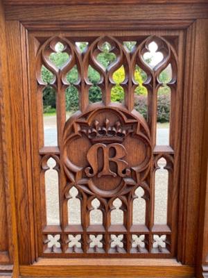 Communion Rail Completely & Professionally Refit According To The Traditional Methods And With Original Materials. style Gothic - Style en Oak Wood Red Velvet, Belgium 19 th century ( Anno 1875 )
