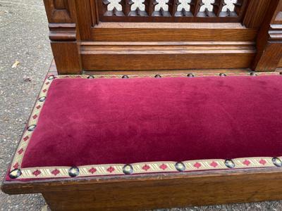 Communion Rail Completely & Professionally Refit According To The Traditional Methods And With Original Materials. style Gothic - Style en Oak Wood Red Velvet, Belgium 19 th century ( Anno 1875 )