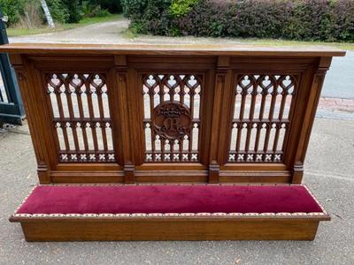 Communion Rail Completely & Professionally Refit According To The Traditional Methods And With Original Materials. style Gothic - Style en Oak Wood Red Velvet, Belgium 19 th century ( Anno 1875 )