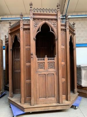 Confessional style Gothic - style en Oak wood, Belgium 19th century