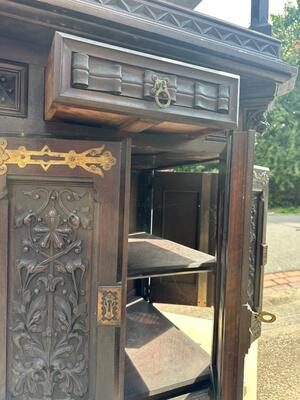 Corner Cabinet style Gothic - Style en Wood / Glass / Brass / Bronze, France 19 th century