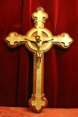Corpus With Cross style Gothic - style en Bronze / Gilt / Oak Wood, Belgium 19th century
