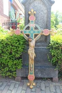 Corpus With Cross. Cross From Wood Polychrome style Gothic - style en plaster polychrome, France 19th century