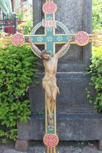 Corpus With Cross. Cross From Wood Polychrome style Gothic - style en plaster polychrome, France 19th century