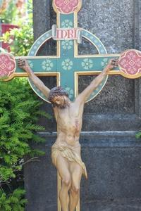 Corpus With Cross. Cross From Wood Polychrome style Gothic - style en plaster polychrome, France 19th century